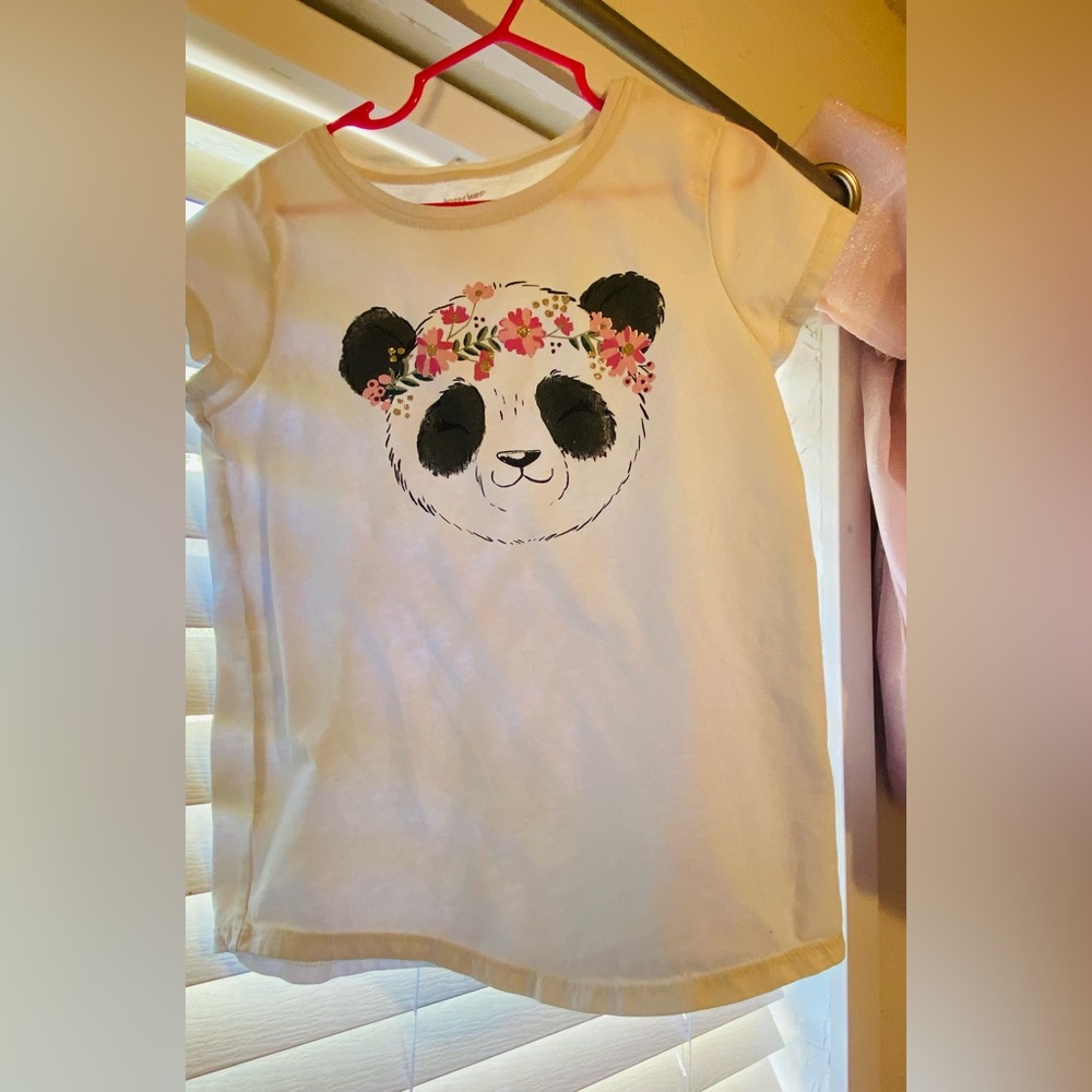 Girls Pands shirt. Size 8